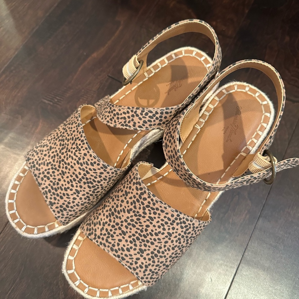 Platform sandals